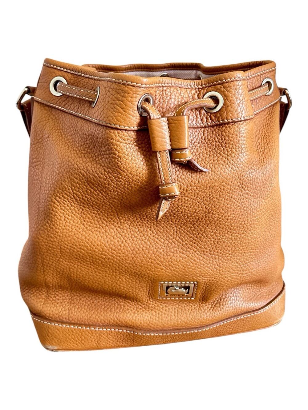Dooney & Bourke's compact leather bag Drawstring closure Shoulder strap caramel